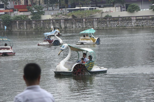 “Biển người” chen chân tại Vườn thú Thủ Lệ trong ngày cuối nghỉ lễ - Ảnh 12.