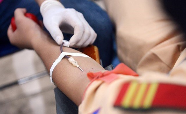  Vì sao máu hiến nhân đạo mà người bệnh truyền máu phải trả tiền: Chuyên gia Huyết học giải thích - Ảnh 1.