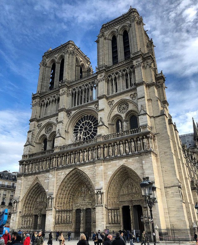 Trước khi sụp đổ một phần vì vụ cháy chấn động, Nhà thờ Đức Bà ở Paris từng là biểu tượng bình yên của cả nước Pháp - Ảnh 4.