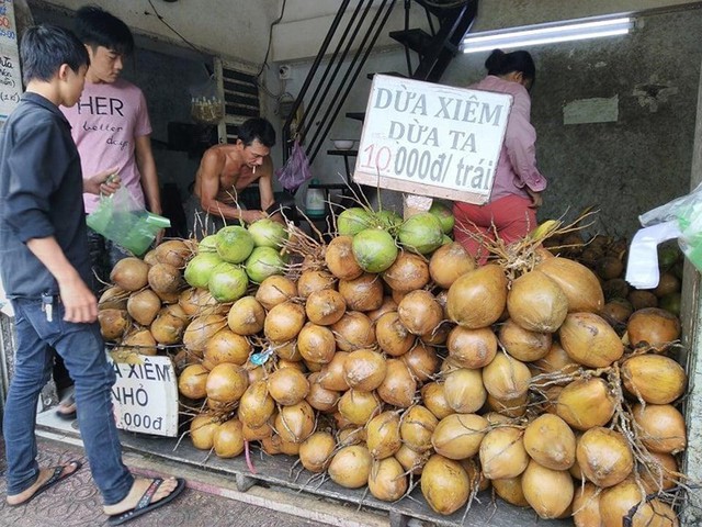 TP.HCM nắng đổ lửa: Cam vắt, nước mía... siêu rẻ lên ngôi - Ảnh 5.