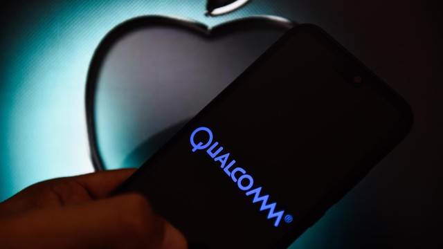 Apple chịu thua trong vụ kiện tỷ USD, cổ phiếu của Qualcomm lập tức tăng hơn 20% trong phiên giao dịch - Ảnh 2.
