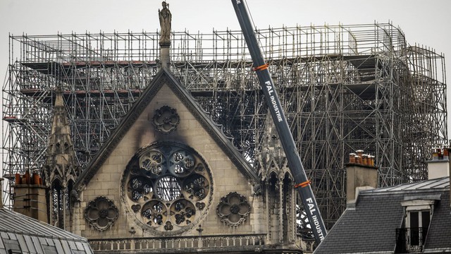 Điều tra nguyên nhân hỏa hoạn Nhà thờ Đức Bà Paris: Tiết lộ thêm nhiều manh mối mới - Ảnh 1.