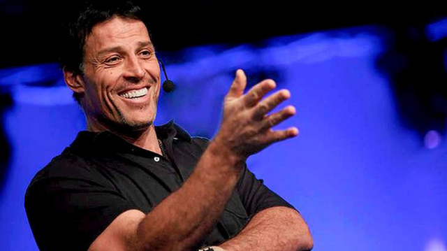 Tỷ phú Tony Robbins khẳng định: Chỉ có tiền mà thiếu đi điều quan trọng này thì không đủ để bạn cảm thấy hạnh phúc và giàu có thực sự - Ảnh 1.