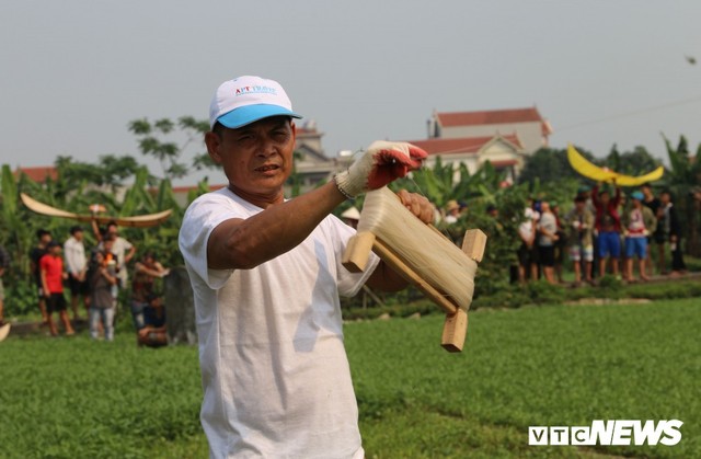 Ảnh: Người Hà Nội hồ hởi thả diều dưới cái nắng 41 độ C trong hội làng Bá Dương Nội - Ảnh 5.