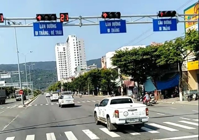 Sẽ cấm kiểm định đoàn siêu xe Trung Nguyên nối đuôi nhau vượt đèn đỏ ở Đà Nẵng - Ảnh 1.