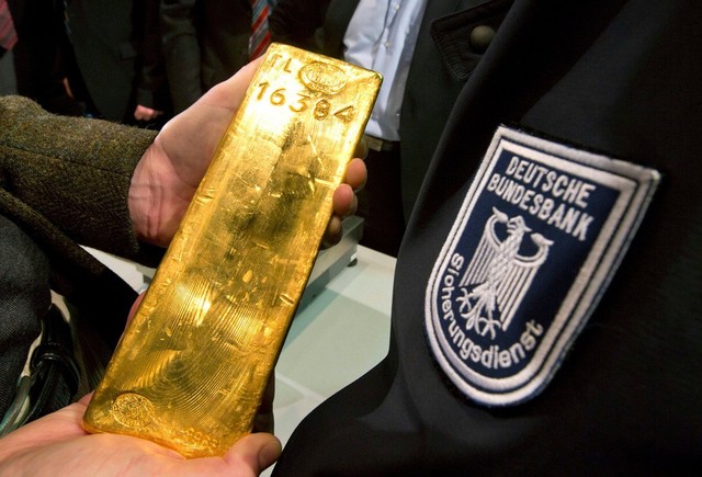 10 nước dự trữ vàng nhiều nhất thế giới - Ảnh 9.
