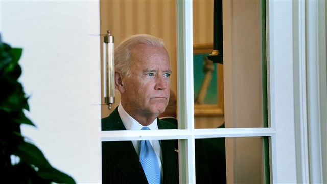 Joe Biden: Vị Phó tổng thống phải tính chuyện bán nhà lấy tiền chữa bệnh cho con sẽ thách thức chiếc ghế quyền lực của ông Trump - Ảnh 2.
