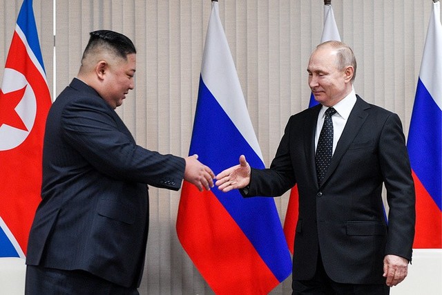 Những hình ảnh ấn tượng nhất tại Hội nghị thượng đỉnh Kim-Putin lần đầu tiên - Ảnh 7.