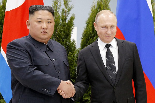 Những hình ảnh ấn tượng nhất tại Hội nghị thượng đỉnh Kim-Putin lần đầu tiên - Ảnh 8.