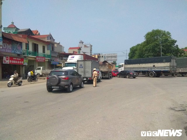 Tai nạn liên hoàn gây ùn tắc, xe ô tô chôn chân xếp hàng dài cả cây số trên Cao tốc Pháp Vân - Cầu Giẽ - Ảnh 6.