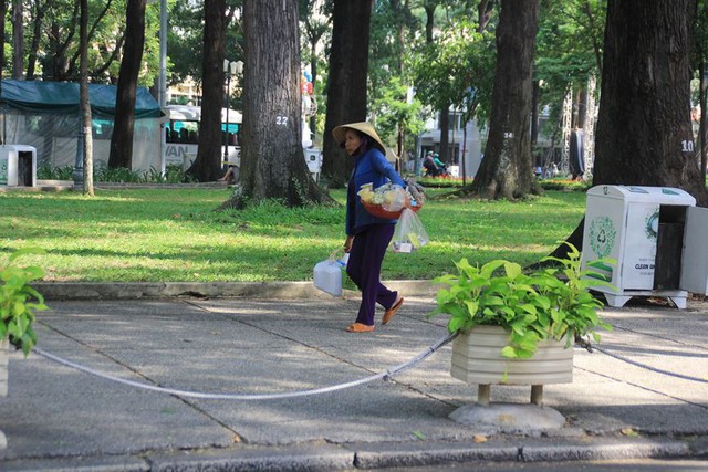 Khung cảnh yên ả ở Sài Gòn ngày đầu kỳ nghỉ lễ 30/4 và 1/5 - Ảnh 9.