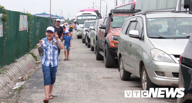 Ảnh: Đường qua phà sang Cát Bà du lịch thông thoáng ngày đầu nghỉ lễ - Ảnh 8.