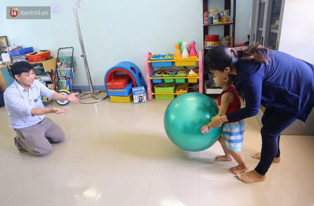 Người thầy 11 năm gieo chữ, mang lại nụ cười cho trẻ khiếm khuyết và tự kỷ ở Đà Nẵng - Ảnh 9.