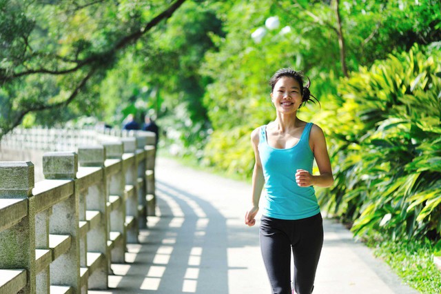 *Chuyên gia khẳng định đi bộ là bài tập tốt nhất cho cả sức khỏe và tâm trí: Mỗi bước chân là liều thuốc bổ giúp bạn hạnh phúc hơn, năng động, khỏe mạnh hơn - Ảnh 2.