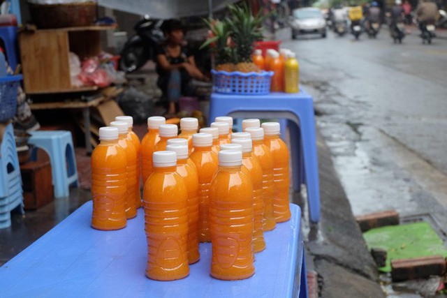Đổ xô bán nước cam ép nguyên chất giá siêu rẻ, tiểu thương thu tiền triệu mỗi ngày - Ảnh 9.