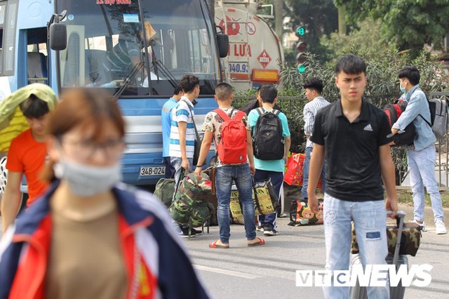 Bốn xe ô tô tông liên hoàn, quốc lộ 5 ùn tắc hàng chục cây số - Ảnh 5.