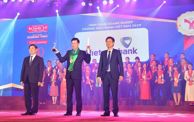 Vietcombank lọt top 10 thương hiệu mạnh Việt Nam 2019 - Ảnh 1.