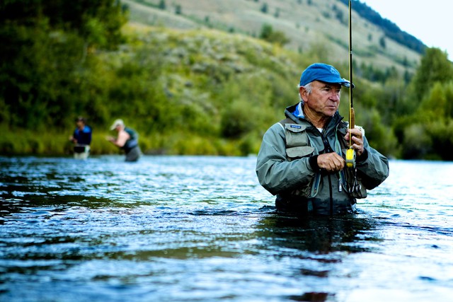 Phá vỡ mọi nguyên tắc kinh doanh, tỷ phú thời trang Yvon Chouinard chỉ tin vào 1 triết lý duy nhất: Sống giản dị không phải là nghèo khó, mà là bạn đang giàu có thực sự - Ảnh 1.