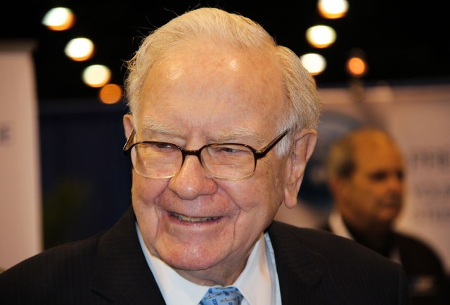 Tỷ phú Warren Buffett thường mang theo bao nhiêu tiền trong ví? - Ảnh 1.