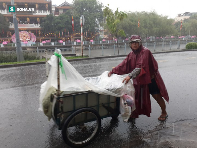 Đang mưa lớn diện rộng ở Sài Gòn, nhiều phố phường ngập sâu - Ảnh 3.