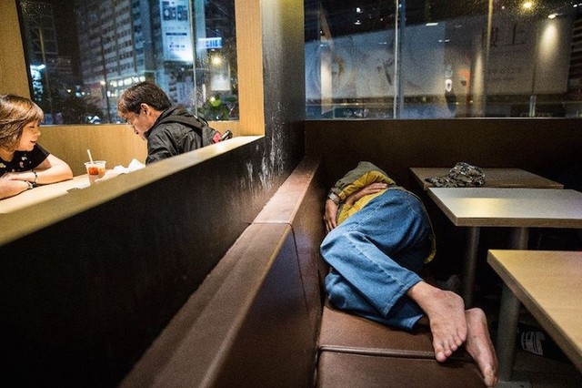 Cuộc sống của người đàn ông vô gia cư gốc Việt ở nơi nghèo nhất Hong Kong và sự tương phản nghiệt ngã của thành phố hoa lệ bậc nhất hành tinh - Ảnh 7.