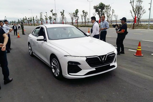 Người Việt từng trải nghiệm BMW, Mercedes lái thử VinFast Lux tại Hải Phòng nhận xét: “Rất tốt” - Ảnh 1.