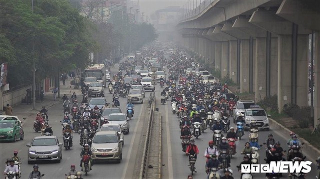 Ông Nguyễn Đức Chung: Có thể cấm xe máy ở Hà Nội trước năm 2030 - Ảnh 1.