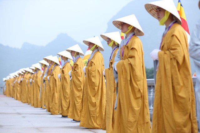  Thủ tướng: Suy nghiệm lời Phật dạy để kiến tạo xã hội tốt đẹp hơn  - Ảnh 4.