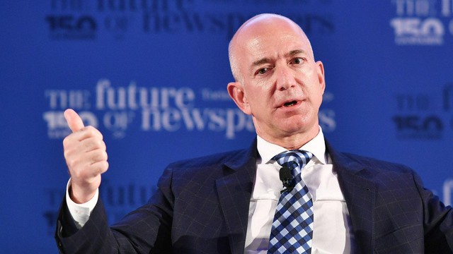 Tỷ phú Jeff Bezos: Người thông minh sẽ đưa ra quyết định hoàn toàn khác biệt so với số đông còn lại - Ảnh 1.