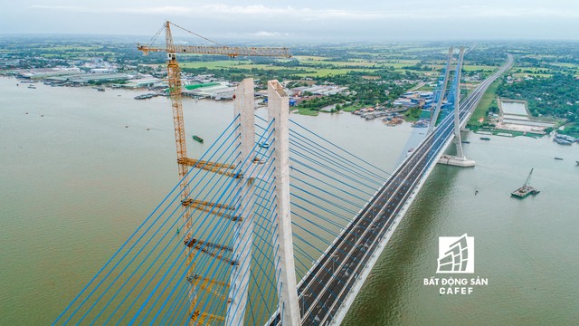 Toàn cảnh cây cầu dây văng dài nhất Vùng Đồng bằng Sông Cửu Long 5.700 tỷ đồng sẽ được thông xe ngày 19/5 - Ảnh 3.