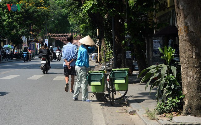 Phơi mình mưu sinh giữa cái nắng đổ lửa 40 độ C ở Hà Nội - Ảnh 19.