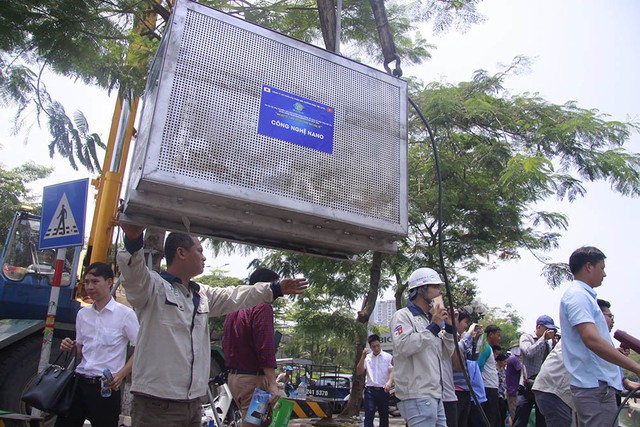 Chuyên gia Nhật giữa trưa lội nước, sông Tô Lịch chờ đón điều bất ngờ - Ảnh 6.