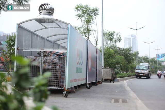  “Nhà chờ” dành riêng cho xe rác xuất hiện trên nhiều tuyến phố Hà Nội - Ảnh 3.