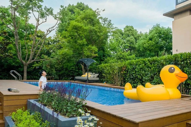 Mong muốn con sống một đời bình an, người mẹ trẻ rời thành phố về ngoại ô xây nhà vườn rộng 1000m² với bể bơi và cây xanh đẹp như mơ  - Ảnh 35.