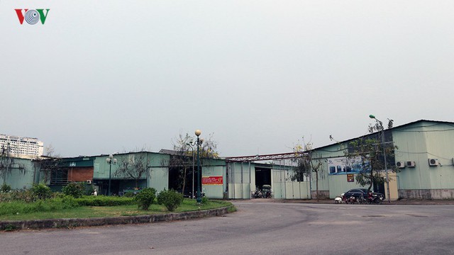Lô đất CC3 trong khu đô thị mới Vân Canh xuất hiện tình trạng hàng loạt khu nhà xưởng “mọc” không phép.
