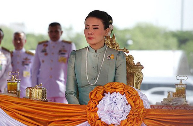 Điều ít biết về 3 cuộc hôn nhân với 7 người con có số phận hoàn toàn khác biệt nhau của Quốc vương Thái Lan, kẻ lên mây người không được thừa nhận - Ảnh 6.