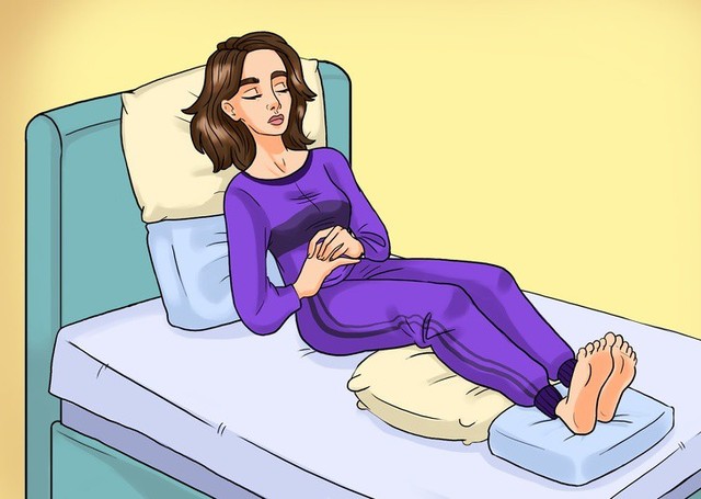 Không cần thuốc men đắt tiền, chuyên gia sức khỏe chỉ rõ 5 tư thế ngủ giúp bạn đẩy lùi triệu chứng đau lưng - Ảnh 4.
