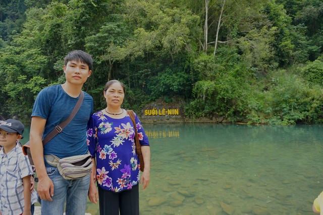 Chàng trai dành cả thanh xuân đưa mẹ đi phượt khắp thế gian và những “lần đầu tiên” đầy xúc động của mẹ - Ảnh 3.