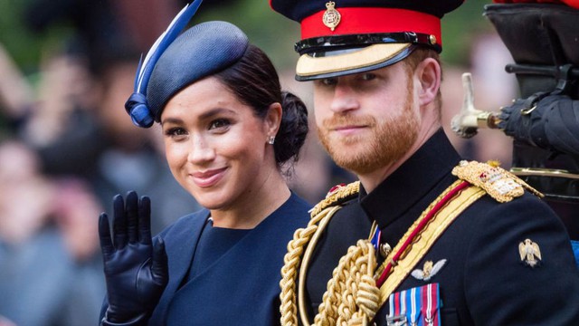 Hoàng tử Harry gây chú ý với gương mặt lạnh như tiền, không mấy vui vẻ khi ngồi cạnh vợ Meghan và lý do khiến ai cũng ngỡ ngàng - Ảnh 2.