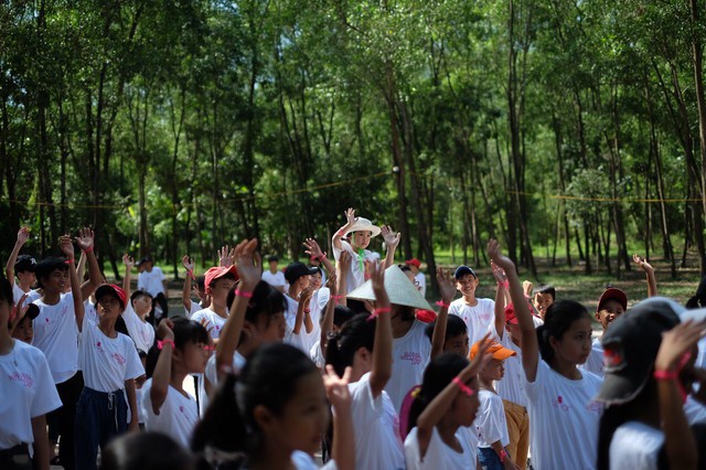 Chương trình hưởng ứng ngày hội sức khỏe toàn cầu thu hút sự tham gia của gần 400 em nhỏ - Ảnh 1.