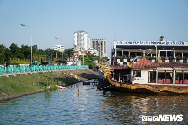 Du thuyền xa hoa một thời hoen gỉ, mục nát trên Hồ Tây - Ảnh 11.