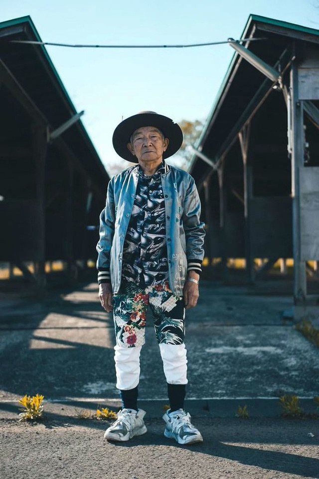 Được cháu trai hậu thuẫn, ông giáo 84 tuổi trở thành ngôi sao thời trang với biệt danh cụ ông sành điệu nhất Nhật Bản, đốn tim hàng trăm ngàn người - Ảnh 4.
