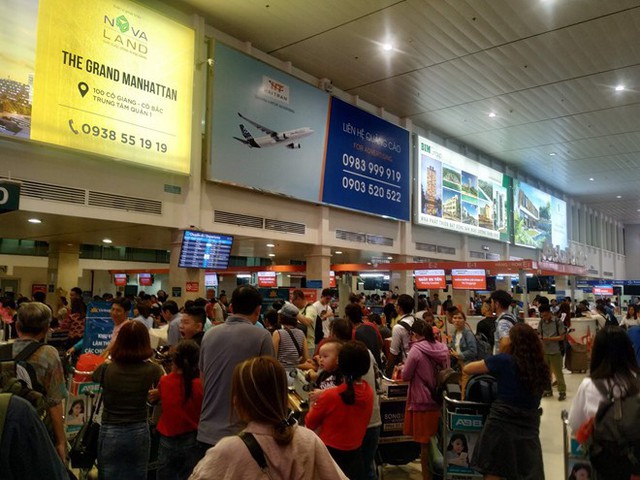 Sân bay Tân Sơn Nhất sắp ngưng sử dụng loa thông báo: Làm thế nào để thích nghi và không bị trễ giờ bay? - Ảnh 4.