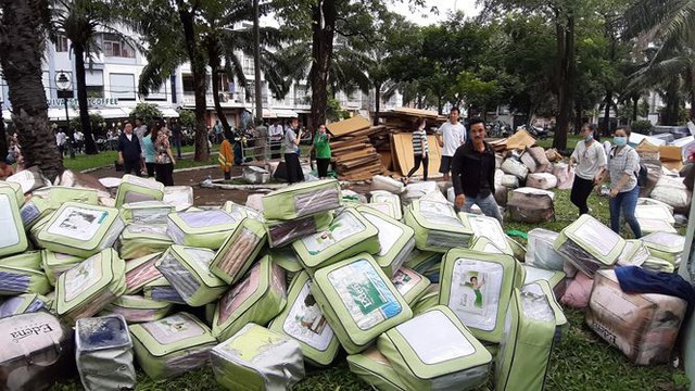 Cháy ngùn ngụt tại Sài Gòn, hàng trăm người dân tháo chạy trong đêm - Ảnh 3.