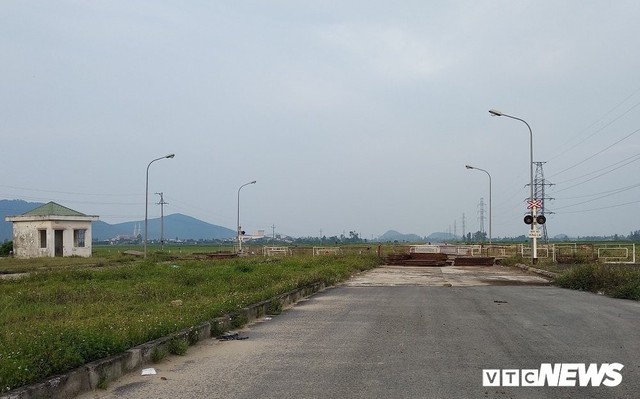 Cận cảnh dự án đường nghìn tỷ đồng dang dở, bỏ hoang, trở thành nơi chăn bò ở Nghệ An - Ảnh 4.