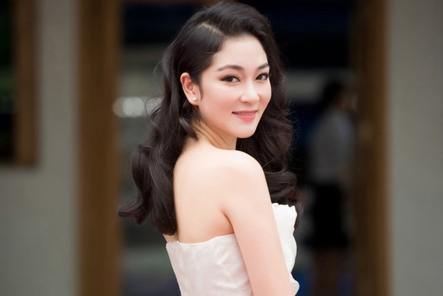 Hoa hậu Việt Nam 2004: Vướng tin đồn bị đánh ghen ở tuổi 18, đám cưới bất ngờ ở tuổi 23 và cuộc sống bình yên sau giông bão ở tuổi 34 với đại gia bí ẩn - Ảnh 7.