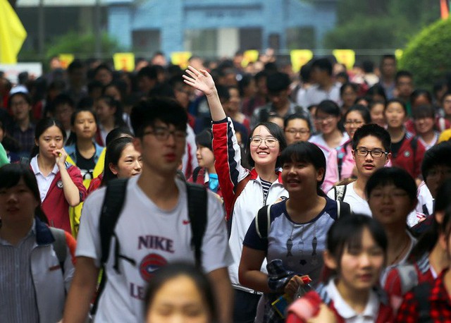 Chiến tranh thương mại nảy lửa, người TQ than ngắn thở dài lo sợ: Có nhà mà không dám về! - Ảnh 1.