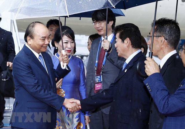 Hình ảnh đón Thủ tướng và Phu nhân tại sân bay Kansai, Nhật Bản - Ảnh 3.
