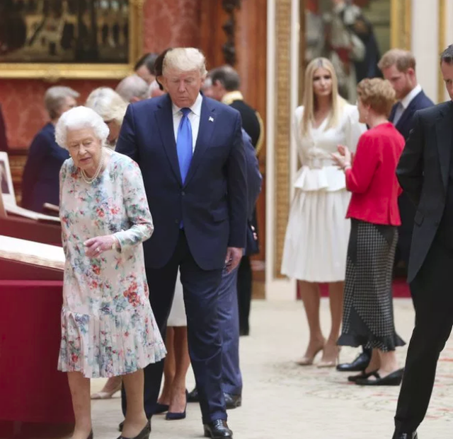  Hoàng tử Harry bị chỉ trích dữ dội khi có hành động tồi tệ và thô lỗ đối với Tổng thống Mỹ và Ivanka Trump - Ảnh 4.