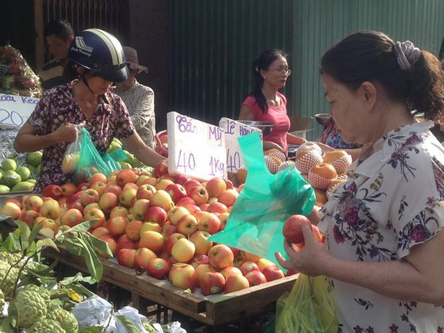 Táo Mỹ 40.000 đồng/kg ngập chợ Sài Gòn - Ảnh 6.